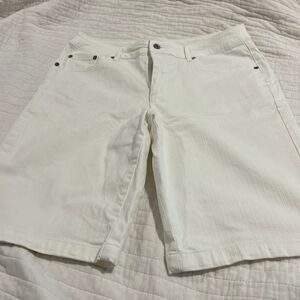 Chicos Platinum white jean shorts size 1.5 small